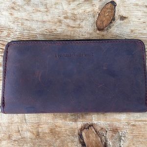 PORTLAND LEATHER GOODS “ALMOST PERFECT” ACCORDION ZIPPER WALLET